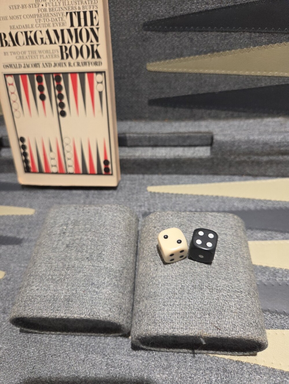 Deluxe Backgammon Set & Tutorial Book Never Used - Picture 8 of 9